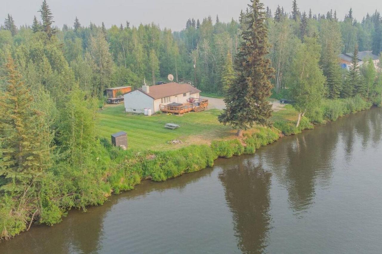 Life Is Better On The River Fairbanks Bagian luar foto